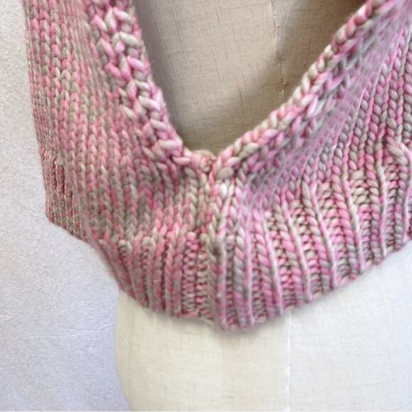 Urban Outfitters pink/tan mock neck boxy sleeveless pom pom  sweater NWT Small - Picture 11 of 14